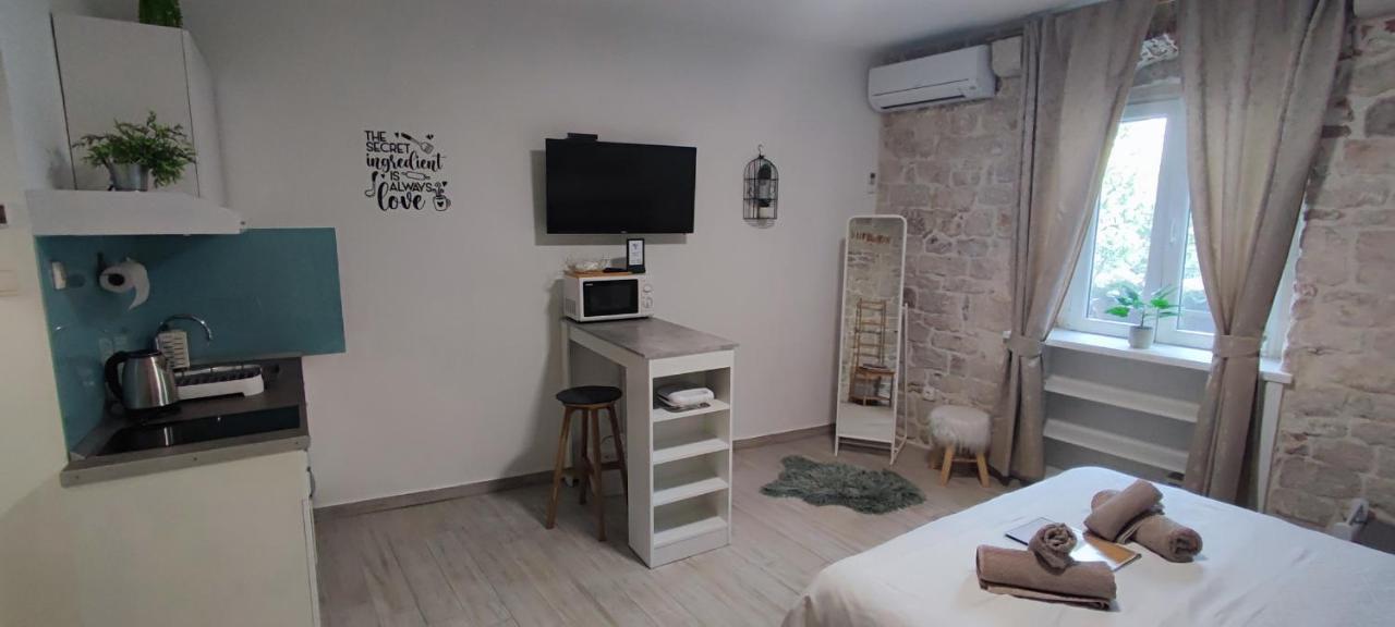 Studios Kadena Trogir - 18Th Century Stone House Exterior photo
