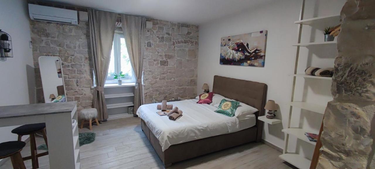 Studios Kadena Trogir - 18Th Century Stone House Exterior photo