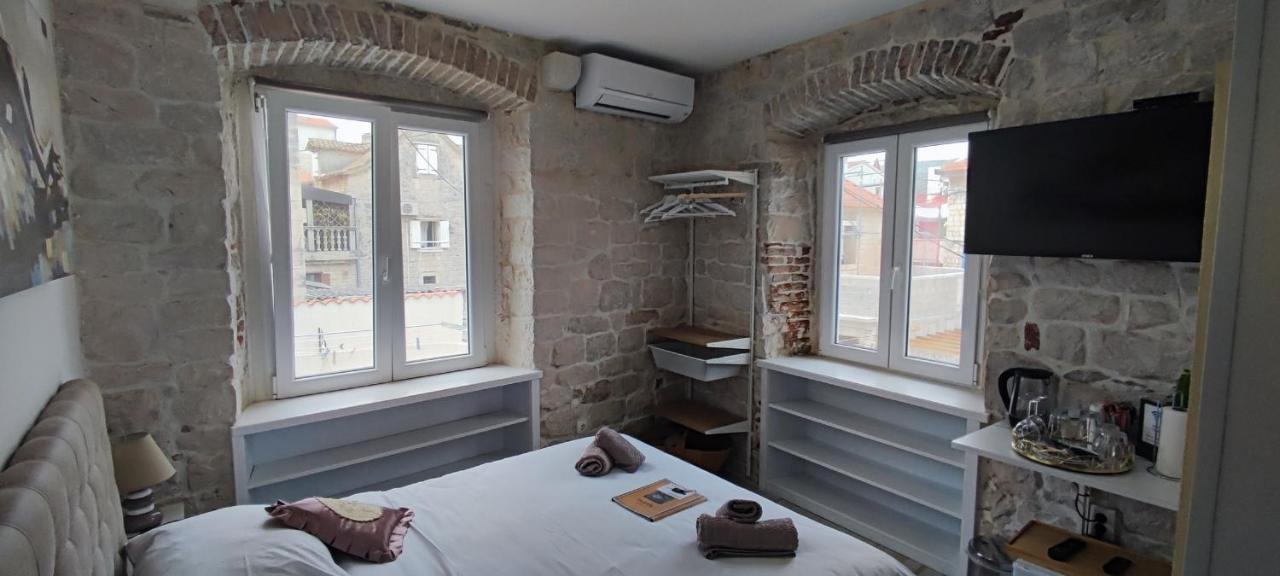 Studios Kadena Trogir - 18Th Century Stone House Exterior photo