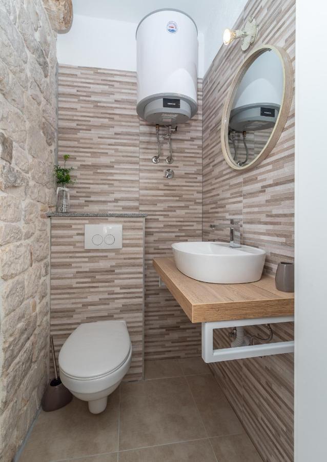 Studios Kadena Trogir - 18Th Century Stone House Exterior photo