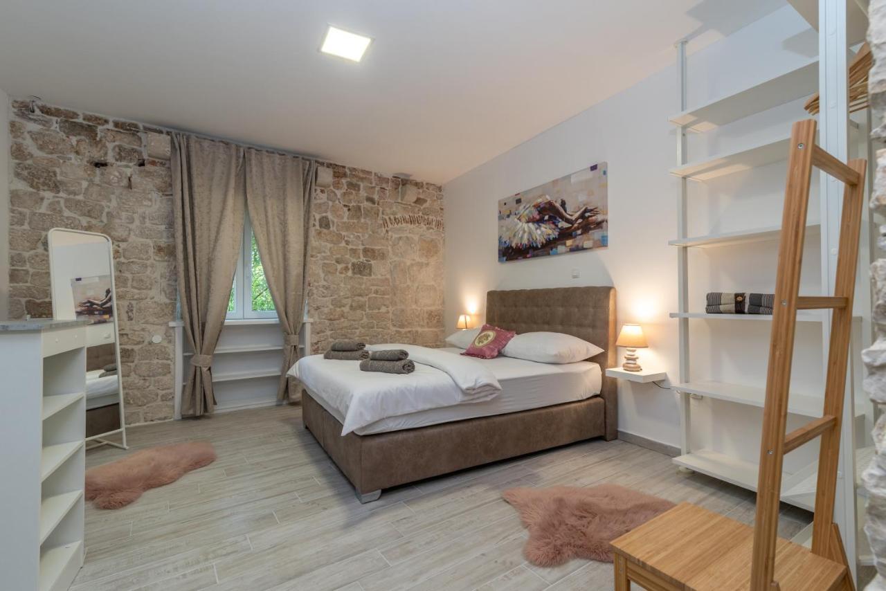 Studios Kadena Trogir - 18Th Century Stone House Exterior photo